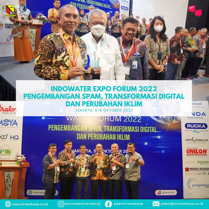 Perumda Air Minum Tirta Raharja Kabupaten Bandung mendapatkan trophy sebagai pemenang Juara 1 @perpamsi PERPAMSI Award kategori Digitalisasi Sarana dan Informasi BUMD Air Minum Besar.